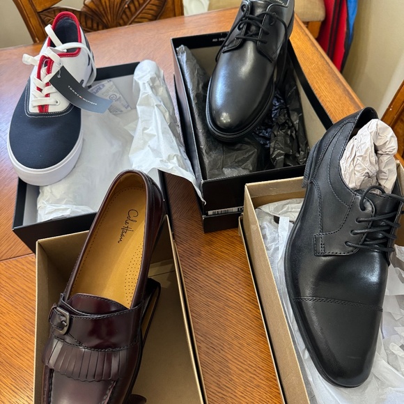 Clark's Black Leather Cap Toe Dress Shoes - Picture 3 of 4